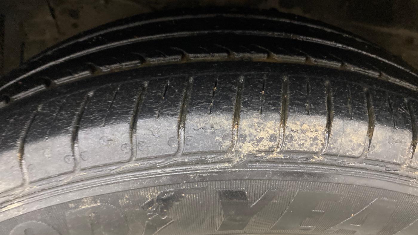 2022 Maruti Ciaz SIGMA 1.5 SHVS MT  PETROL, Petrol, Manual, 44,398 km, Left Front Tyre Tread