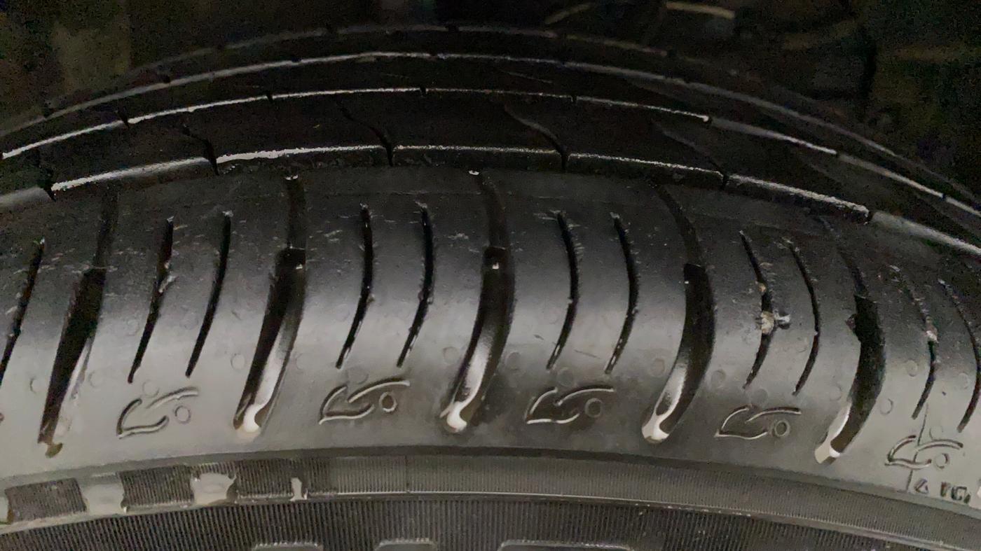 2021 Maruti Vitara Brezza VXI AT SHVS, Petrol, Automatic, 9,421 km, Right Front Tyre Tread