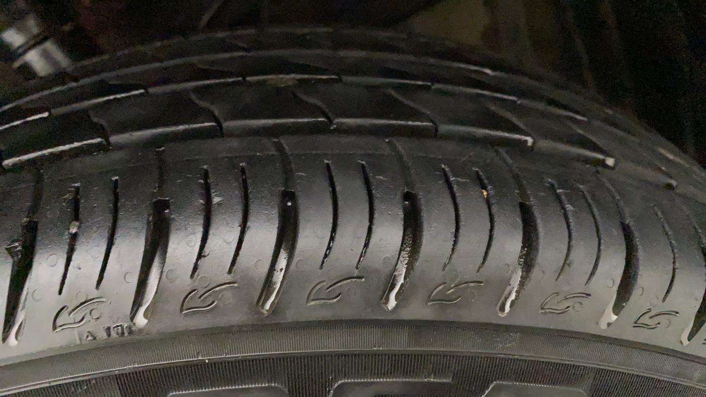 2021 Maruti Vitara Brezza VXI AT SHVS, Petrol, Automatic, 9,421 km, Left Front Tyre Tread