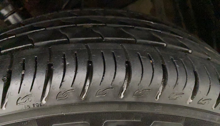 2021 Maruti Vitara Brezza VXI AT SHVS, Petrol, Automatic, 9,421 km, Left Front Tyre Tread