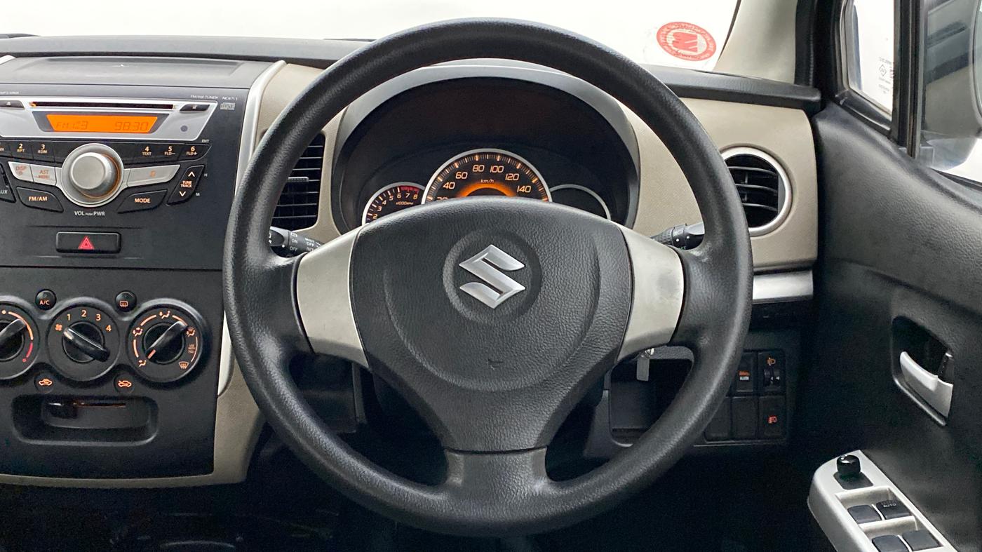 2015 Maruti Wagon R 1.0 VXI, Petrol, Manual, 44,663 km, Steering Wheel Close Up