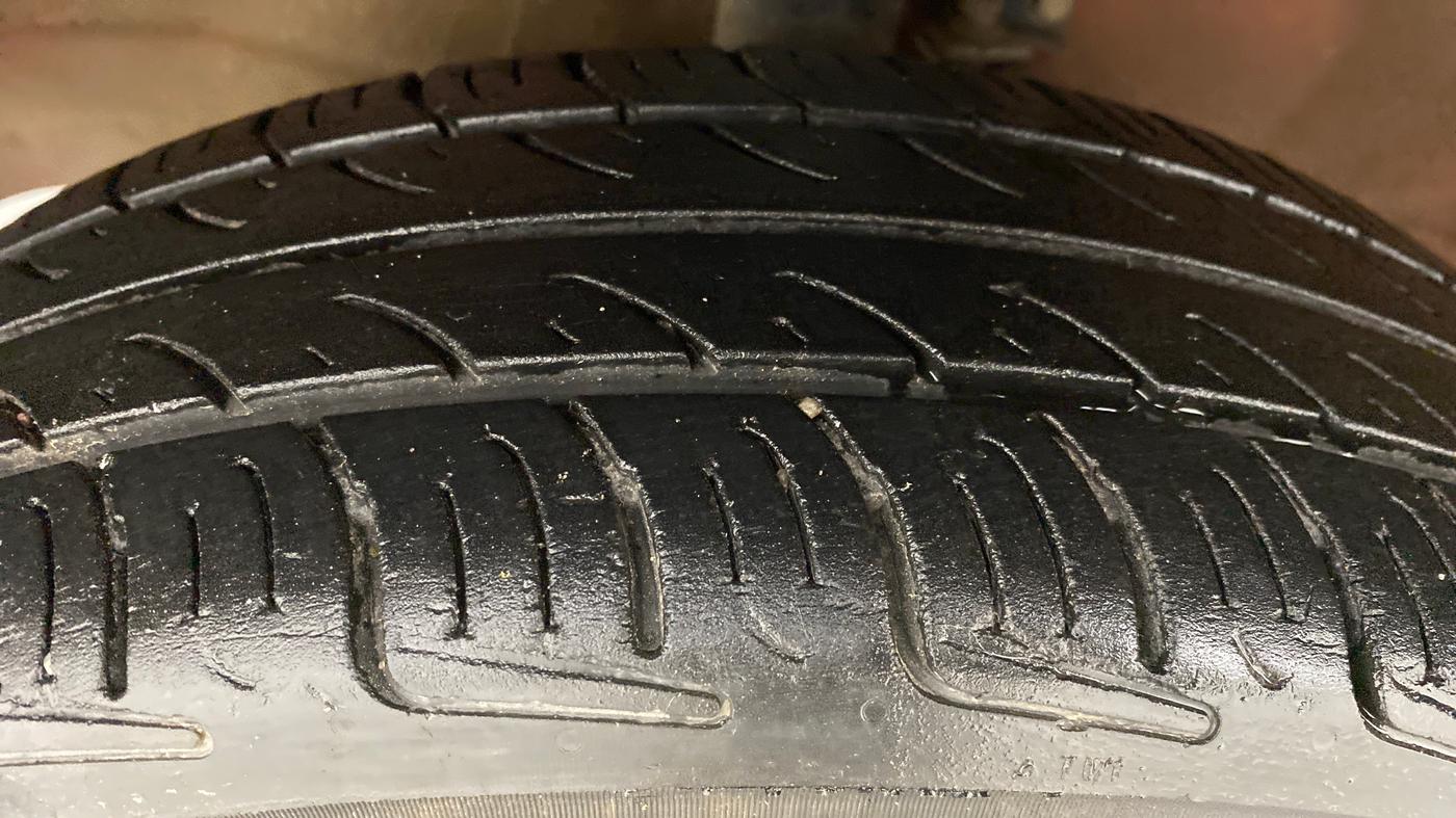 2015 Maruti Wagon R 1.0 VXI, Petrol, Manual, 44,663 km, Left Front Tyre Tread