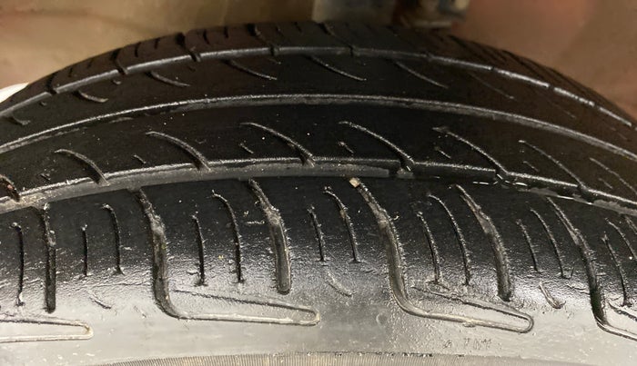 2015 Maruti Wagon R 1.0 VXI, Petrol, Manual, 44,663 km, Left Front Tyre Tread