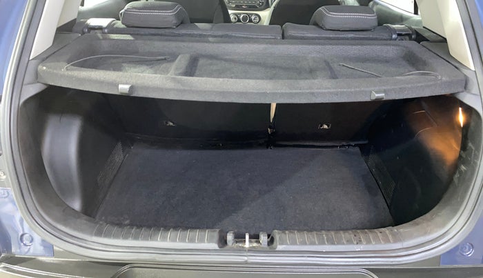 2022 Hyundai VENUE SX 1.5 CRDI, Diesel, Manual, 66,671 km, Boot Inside
