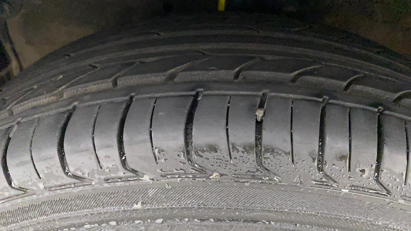 2016 Maruti Celerio ZXI AMT (O), Petrol, Automatic, 78,205 km, Left Front Tyre Tread