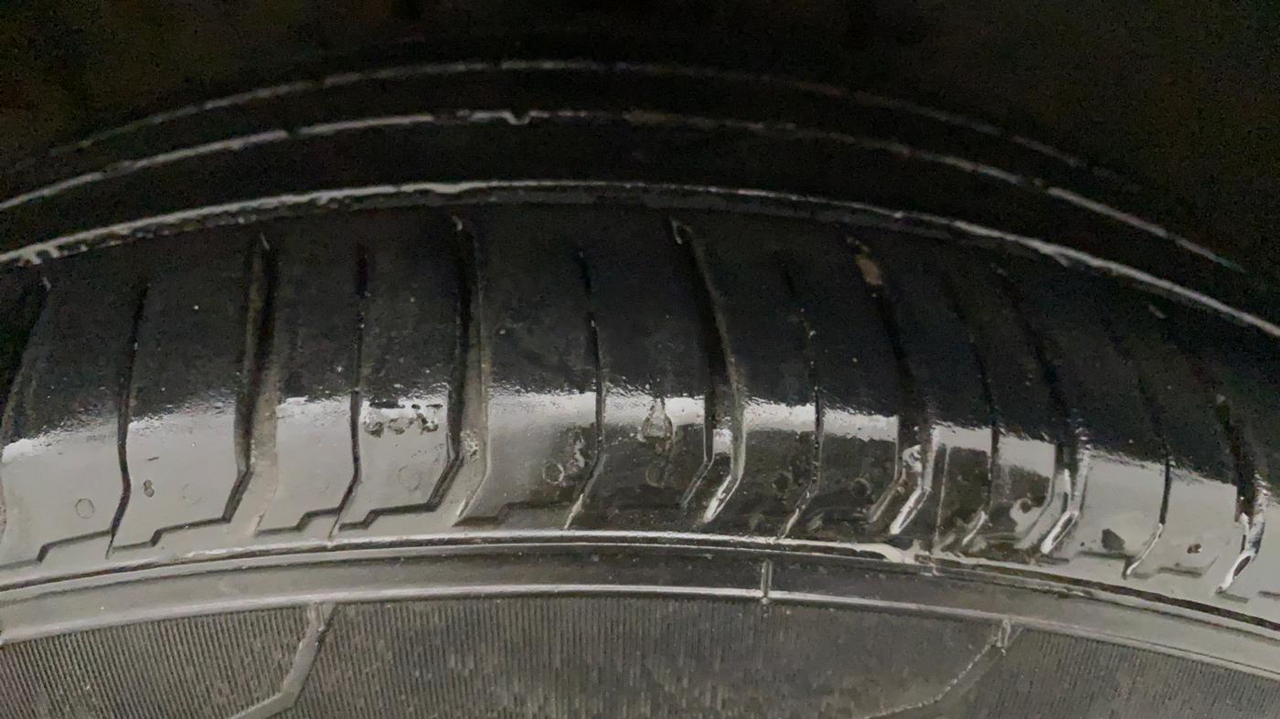 2020 Hyundai VENUE SX PLUS 1.0 TURBO DCT, Petrol, Automatic, 84,438 km, Right Front Tyre Tread