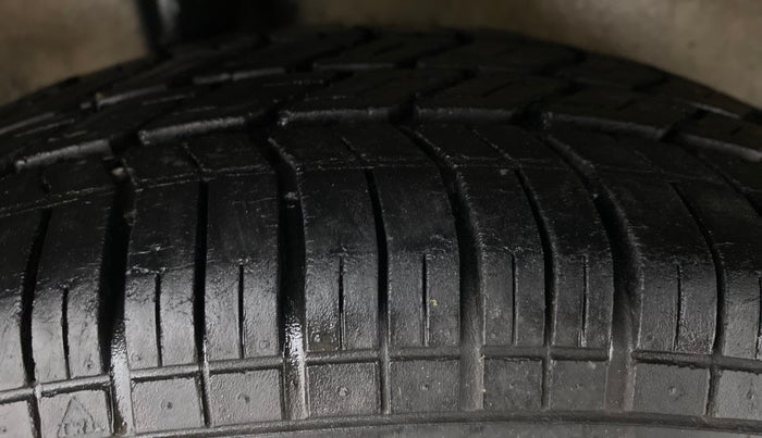 2013 Maruti Ritz VXI, Petrol, Manual, 53,737 km, Right Rear Tyre Tread