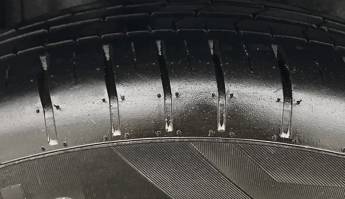2018 Maruti Swift ZDI AMT, Diesel, Automatic, 1,29,602 km, Right Rear Tyre Tread