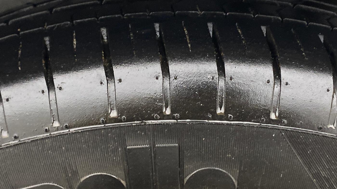 2018 Maruti Swift ZDI AMT, Diesel, Automatic, 1,29,619 km, Left Rear Tyre Tread
