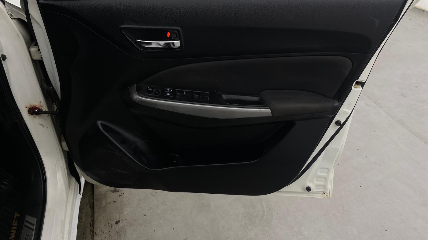 2018 Maruti Swift ZDI AMT, Diesel, Automatic, 1,29,619 km, Driver Side Door Panels Control