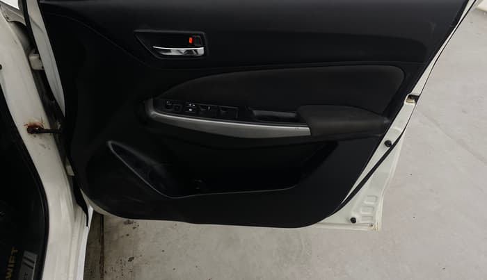 2018 Maruti Swift ZDI AMT, Diesel, Automatic, 1,29,602 km, Driver Side Door Panels Control