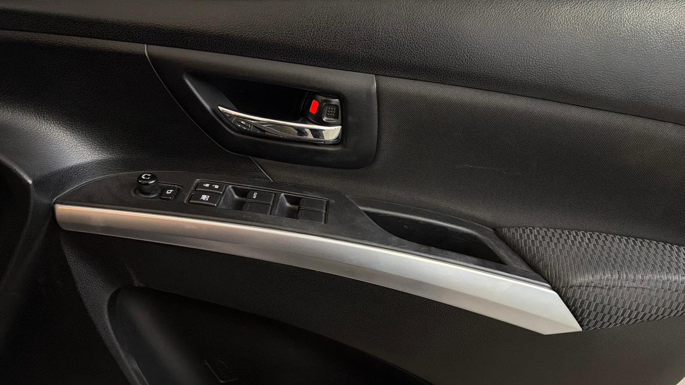 2022 Maruti S Cross ZETA 1.5, Petrol, Manual, 91,379 km, Driver Side Door Panels Control