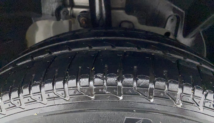 2016 Ford Ecosport TREND+ 1.5L DIESEL, Diesel, Manual, 1,24,042 km, Right Front Tyre Tread