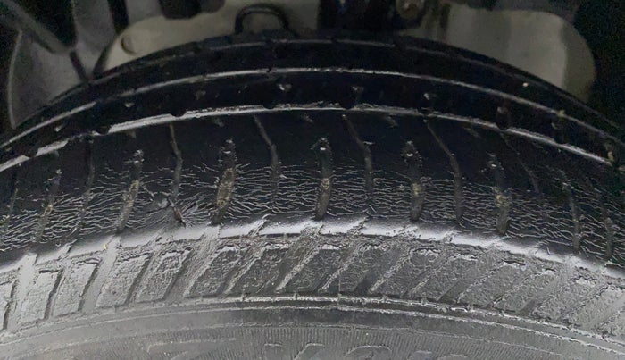 2016 Ford Ecosport TREND+ 1.5L DIESEL, Diesel, Manual, 1,24,042 km, Left Front Tyre Tread