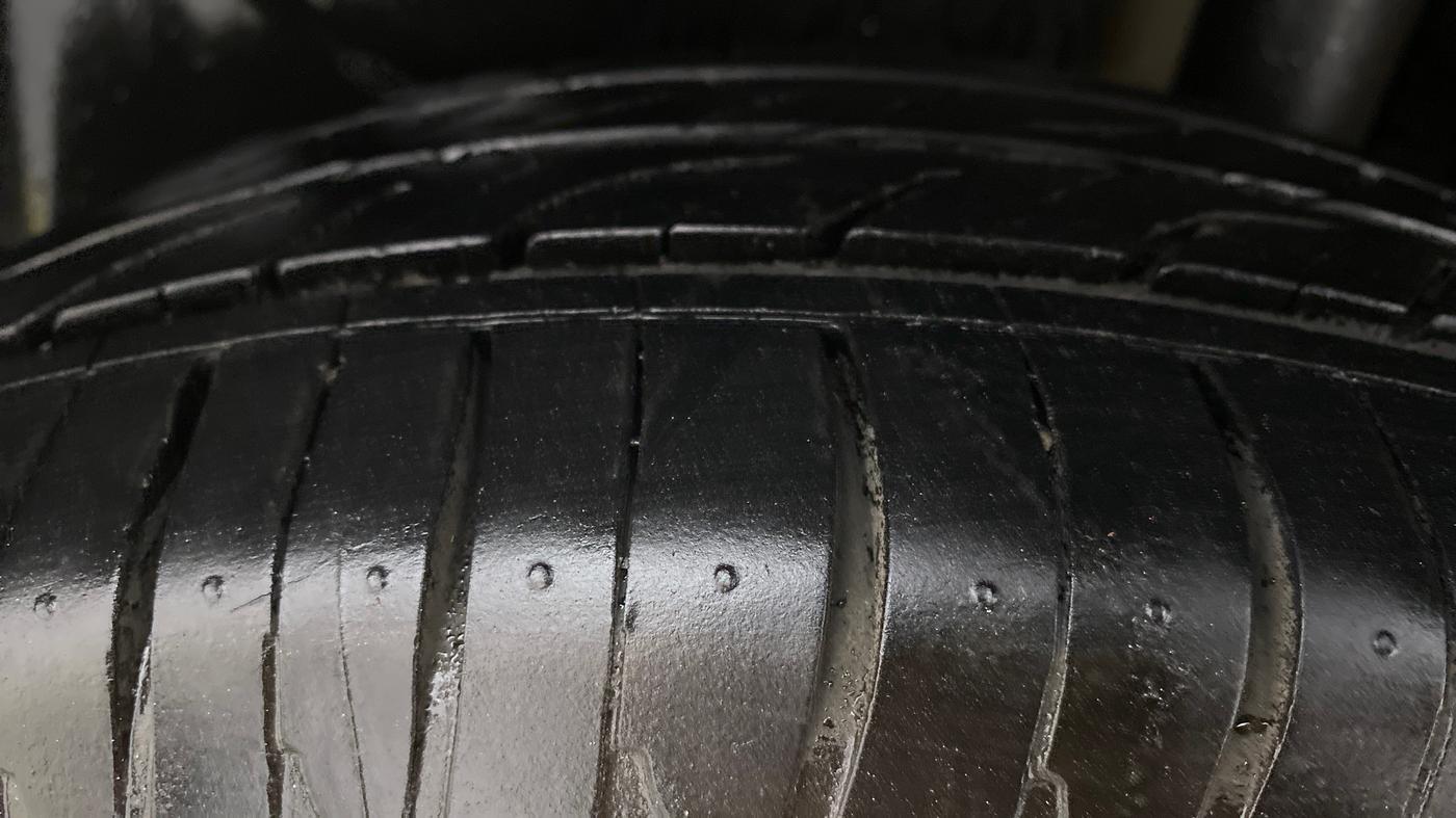 2013 Maruti Swift Dzire ZDI, Diesel, Manual, 1,09,306 km, Left Rear Tyre Tread