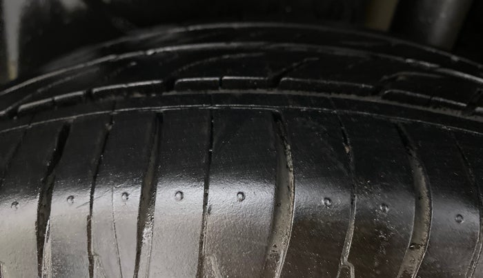 2013 Maruti Swift Dzire ZDI, Diesel, Manual, 1,09,306 km, Left Rear Tyre Tread
