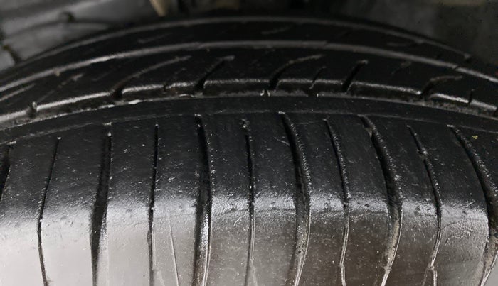 2013 Maruti Swift Dzire ZDI, Diesel, Manual, 1,09,306 km, Left Front Tyre Tread
