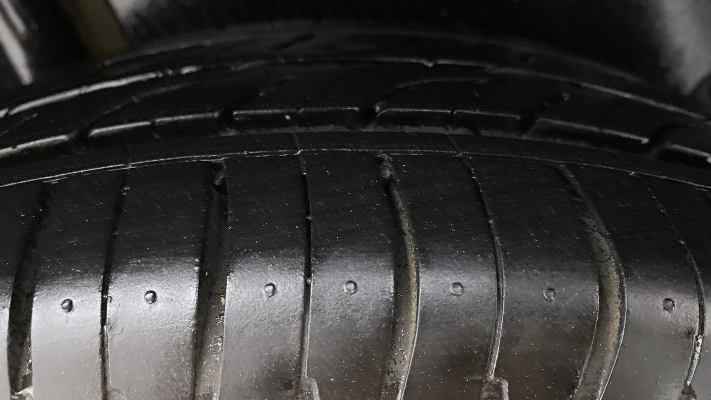 2013 Maruti Swift Dzire ZDI, Diesel, Manual, 1,09,306 km, Right Rear Tyre Tread