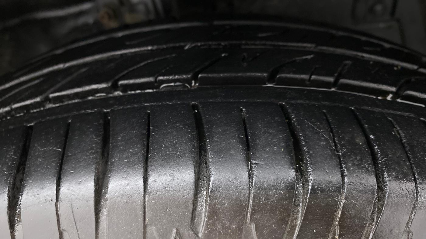 2013 Maruti Swift Dzire ZDI, Diesel, Manual, 1,09,306 km, Right Front Tyre Tread