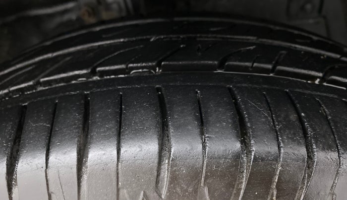 2013 Maruti Swift Dzire ZDI, Diesel, Manual, 1,09,306 km, Right Front Tyre Tread