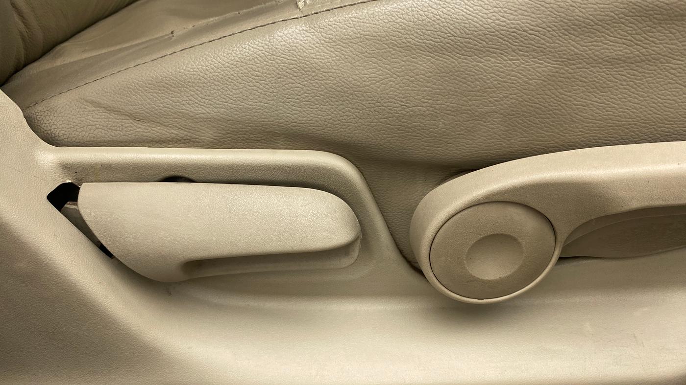 2013 Maruti Swift Dzire ZDI, Diesel, Manual, 1,09,306 km, Driver Side Adjustment Panel