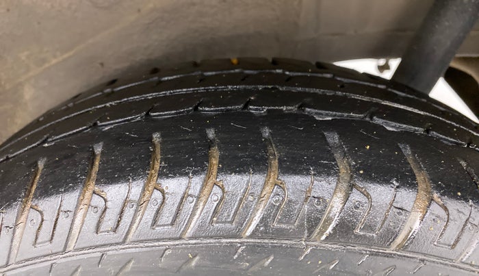 2014 Maruti Wagon R 1.0 VXI, Petrol, Manual, 67,549 km, Left Rear Tyre Tread