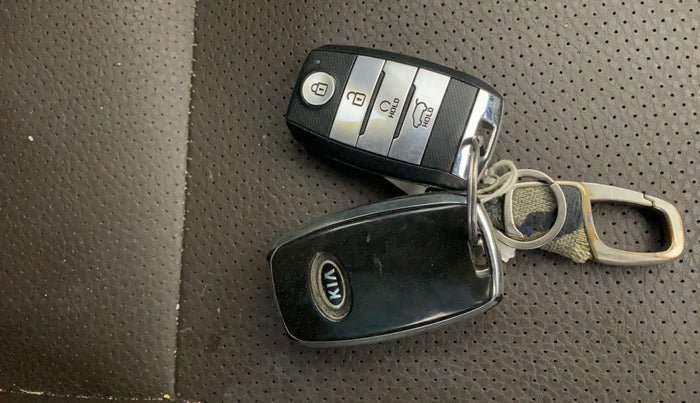 2020 KIA SONET HTX 1.0 IMT, Petrol, Manual, 93,180 km, Key Close Up