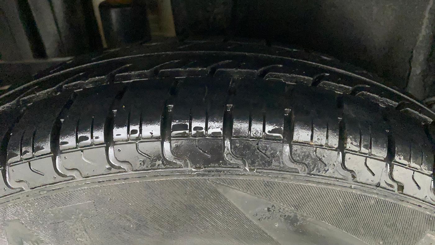 2012 Maruti Swift VXI, Petrol, Manual, 70,233 km, Right Rear Tyre Tread