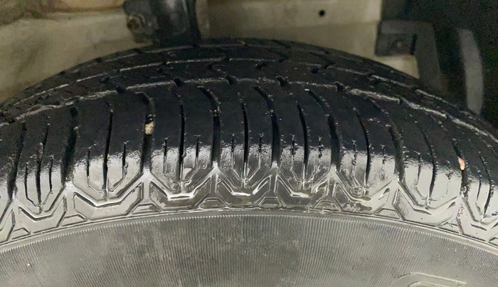 2012 Maruti Swift VXI, Petrol, Manual, 70,233 km, Right Front Tyre Tread