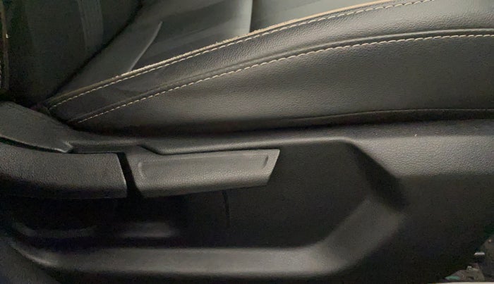 2022 Hyundai NEW I20 ASTA (O) 1.0 TURBO GDI DCT, Petrol, Automatic, 13,768 km, Driver Side Adjustment Panel