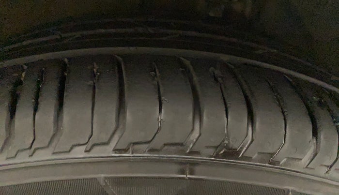 2022 Hyundai NEW I20 ASTA (O) 1.0 TURBO GDI DCT, Petrol, Automatic, 13,768 km, Left Front Tyre Tread