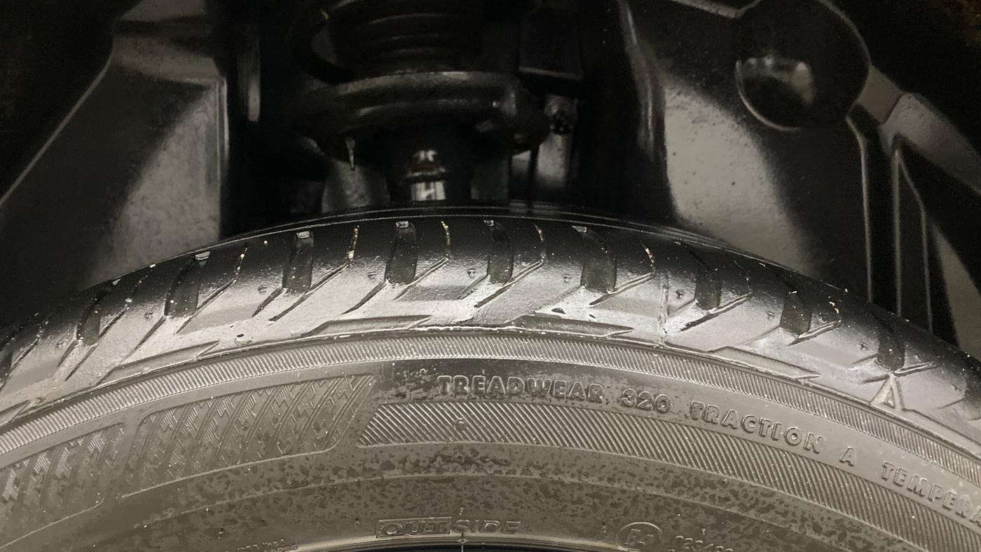 2024 Jeep Compass LIMITED (O) 2.0 DIESEL AT FWD, Diesel, Automatic, 33,242 km, Right Rear Tyre Tread
