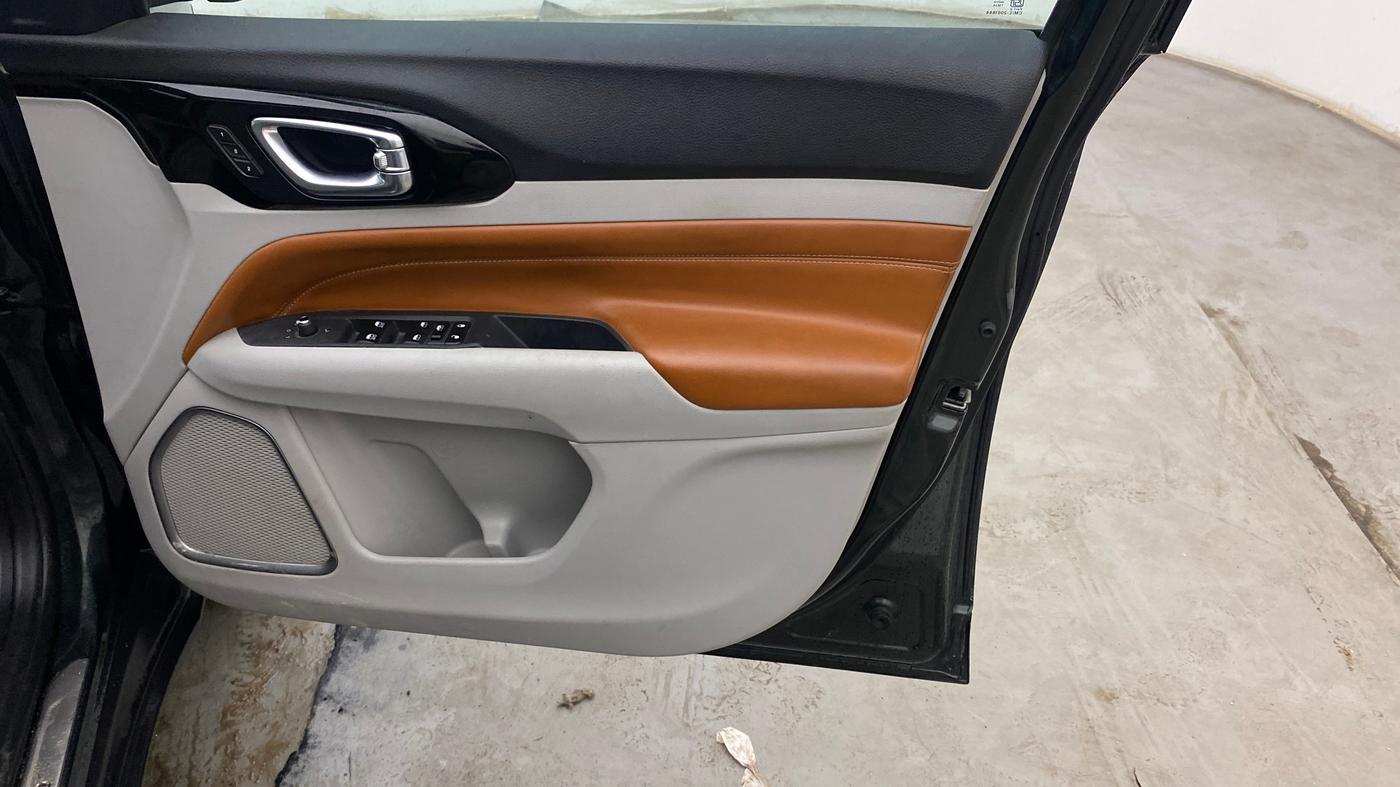 2024 Jeep Compass LIMITED (O) 2.0 DIESEL AT FWD, Diesel, Automatic, 33,242 km, Driver Side Door Panels Control