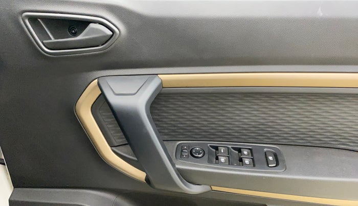 2024 Renault Kiger RXT AMT, Petrol, Automatic, 5,306 km, Driver Side Door Panels Control