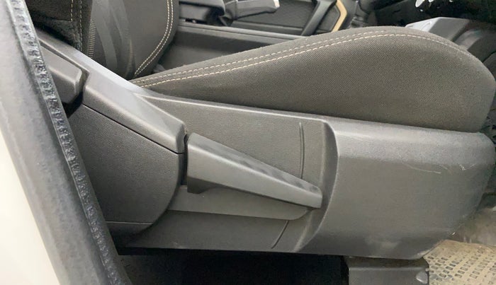 2024 Renault Kiger RXT AMT, Petrol, Automatic, 5,306 km, Driver Side Adjustment Panel