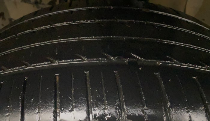 2016 Maruti Vitara Brezza ZDI, Diesel, Manual, 96,833 km, Left Front Tyre Tread