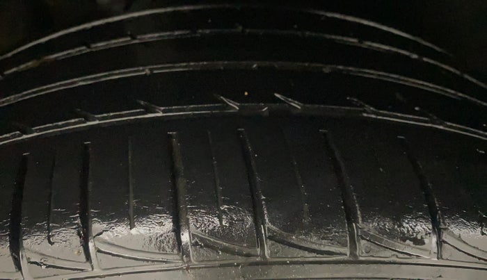 2016 Maruti Vitara Brezza ZDI, Diesel, Manual, 96,833 km, Right Rear Tyre Tread