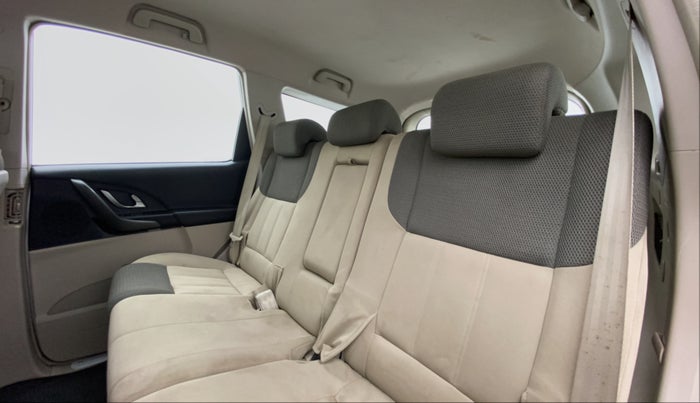 2017 Mahindra XUV500 W6 4X2, Diesel, Manual, 60,408 km, Right Side Rear Door Cabin