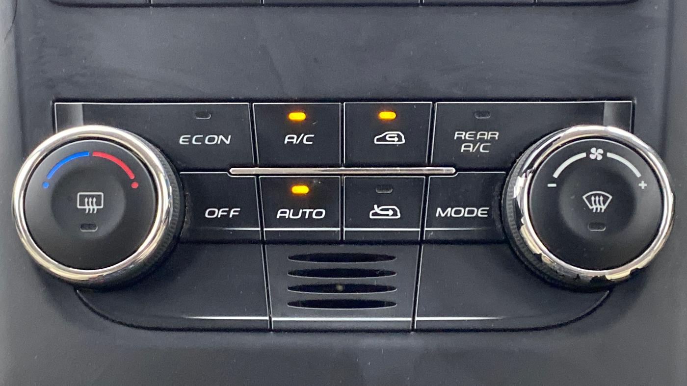 2017 Mahindra XUV500 W6 4X2, Diesel, Manual, 60,408 km, Automatic Climate Control