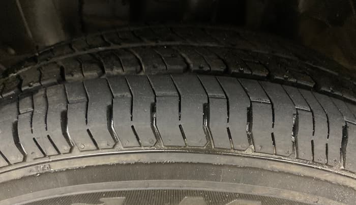 2017 Renault Kwid CLIMBER 1.0, Petrol, Manual, 51,063 km, Left Front Tyre Tread