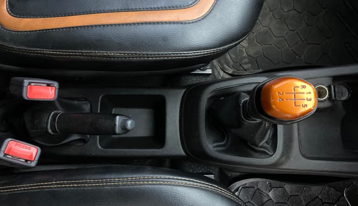 2017 Renault Kwid CLIMBER 1.0, Petrol, Manual, 51,063 km, Gear Lever