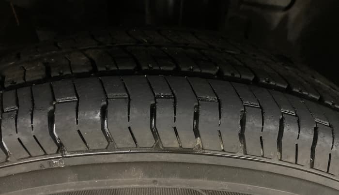 2017 Renault Kwid CLIMBER 1.0, Petrol, Manual, 51,063 km, Right Front Tyre Tread