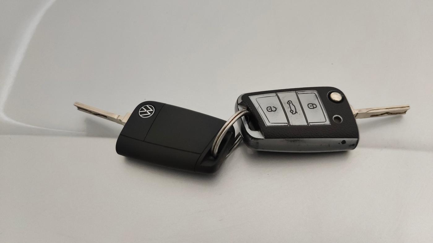 2023 Volkswagen TAIGUN HIGHLINE 1.0 TSI MT, Petrol, Manual, 25,337 km, Key Close Up
