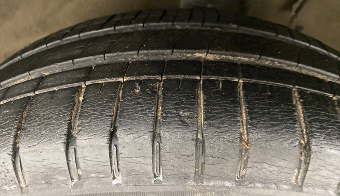 2012 Maruti Alto K10 VXI P, Petrol, Manual, 70,189 km, Left Front Tyre Tread