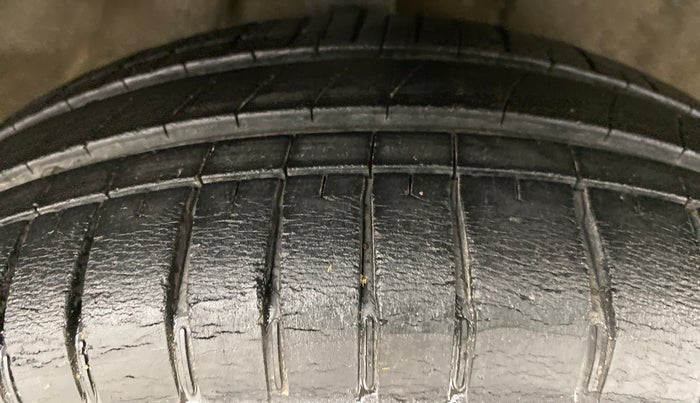 2012 Maruti Alto K10 VXI P, Petrol, Manual, 70,189 km, Right Front Tyre Tread