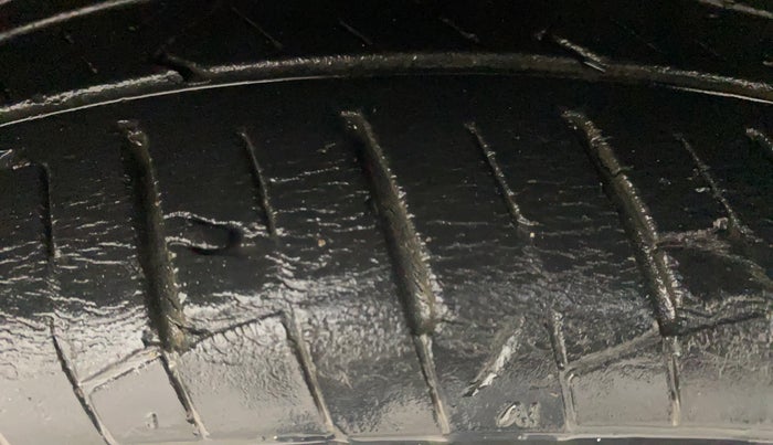 2019 Hyundai Verna 1.6 VTVT SX + AT, Petrol, Automatic, 40,950 km, Right Front Tyre Tread