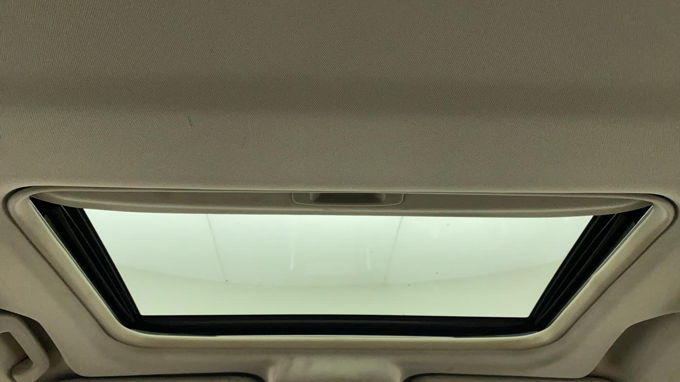 2019 Mahindra XUV500 W11 (O) AT, Diesel, Automatic, 1,23,925 km, Moonroof/ Sunroof