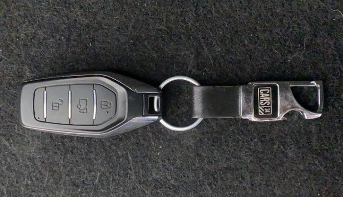 2019 Mahindra XUV500 W11 (O) AT, Diesel, Automatic, 1,23,925 km, Lock system - Keyless sensor not working