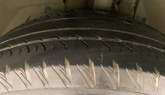 2019 Mahindra XUV500 W11 (O) AT, Diesel, Automatic, 1,23,925 km, Left Front Tyre Tread