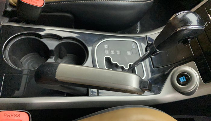 2019 Mahindra XUV500 W11 (O) AT, Diesel, Automatic, 1,23,925 km, Gear Lever